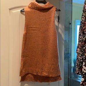 Sleeveless turtleneck